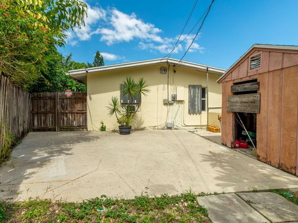 1002 W Broome Street, Lantana FL 33462