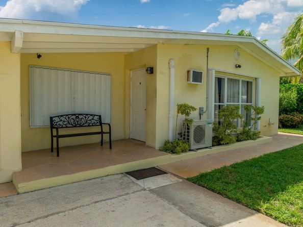 1002 W Broome Street, Lantana FL 33462