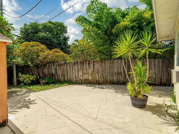 1002 W Broome Street, Lantana FL 33462