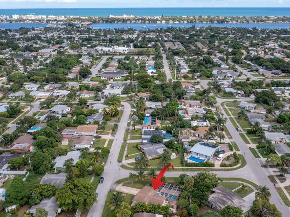 1002 W Broome Street, Lantana FL 33462