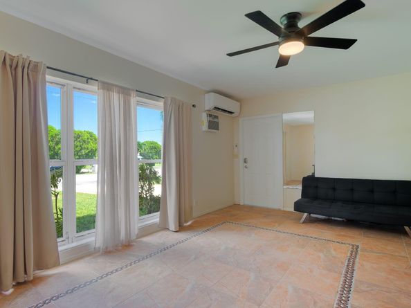1002 W Broome Street, Lantana FL 33462