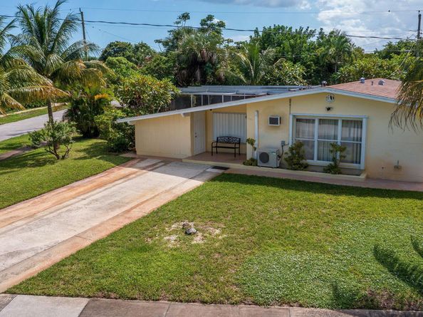 1002 W Broome Street, Lantana FL 33462