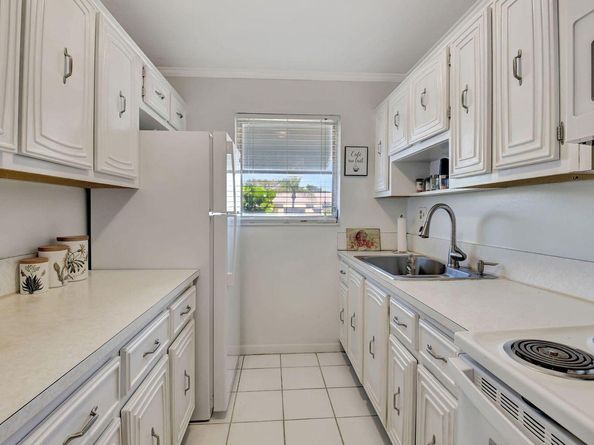 170 High Point Terrace E Apt B, Delray Beach FL 33445