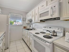 170 High Point Terrace E Apt B, Delray Beach FL 33445