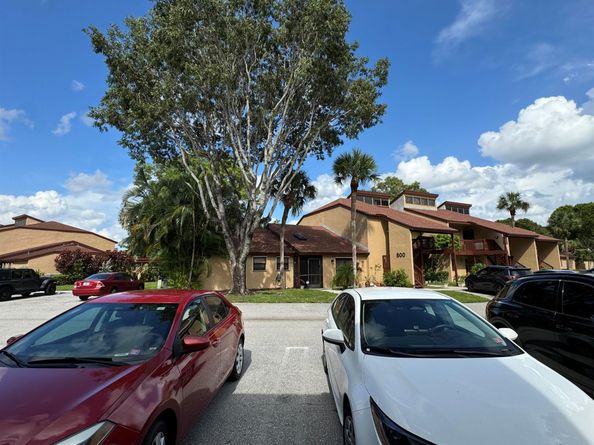 2502 Lakeview Circle, Royal Palm Beach FL 33411