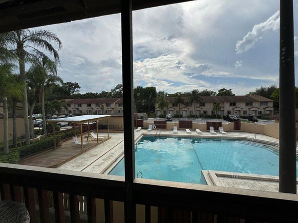 2502 Lakeview Circle, Royal Palm Beach FL 33411