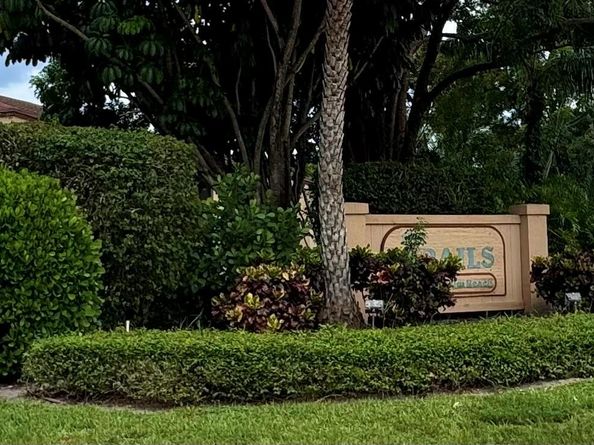2502 Lakeview Circle, Royal Palm Beach FL 33411
