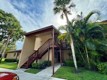 2502 Lakeview Circle