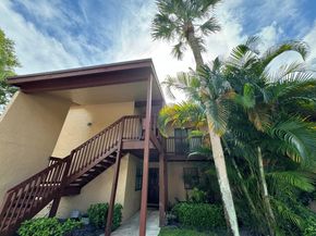 2502 Lakeview Circle, Royal Palm Beach FL 33411