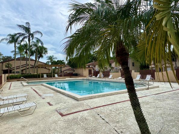 2502 Lakeview Circle, Royal Palm Beach FL 33411