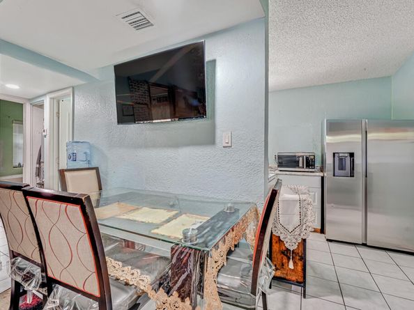 200 Ficus Tree Drive, Lake Worth FL 33462