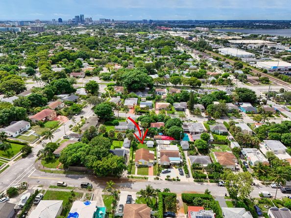 912 38th Street, West Palm Beach FL 33407