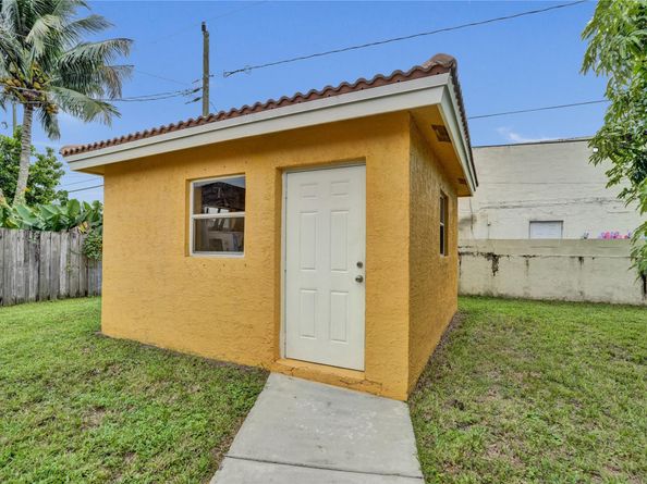 3020 NW 10th Ct, Fort Lauderdale FL 33311