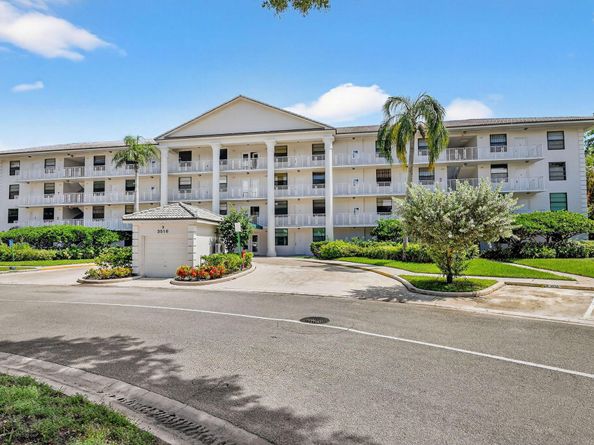 3516 Whitehall Drive 403, West Palm Beach FL 33401