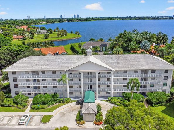 3516 Whitehall Drive 403, West Palm Beach FL 33401