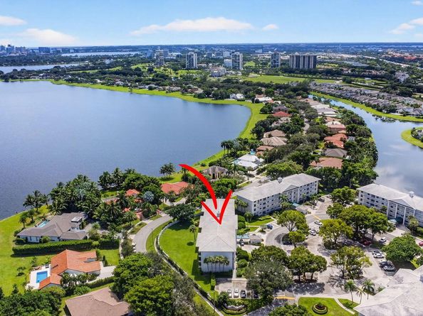 3516 Whitehall Drive 403, West Palm Beach FL 33401