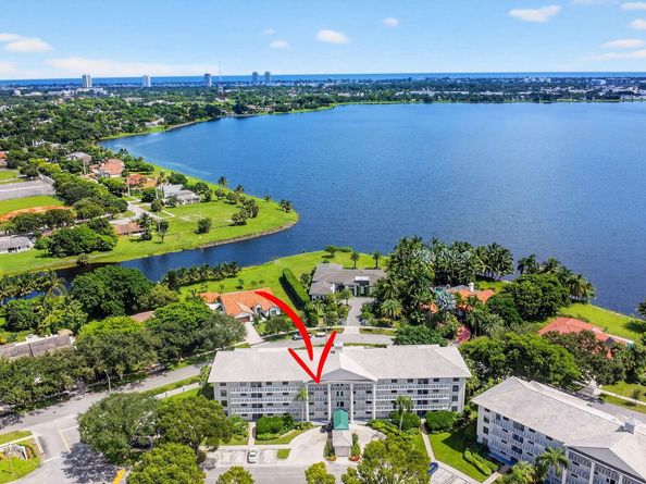 3516 Whitehall Drive 403, West Palm Beach FL 33401