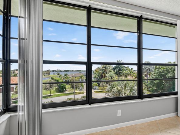 3516 Whitehall Drive 403, West Palm Beach FL 33401
