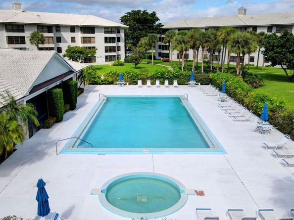3516 Whitehall Drive 403, West Palm Beach FL 33401