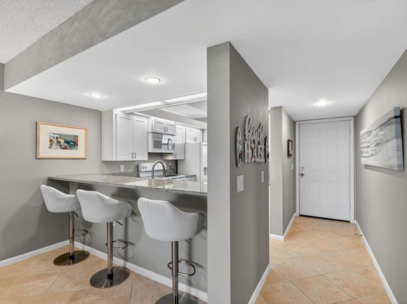 3516 Whitehall Drive 403, West Palm Beach FL 33401