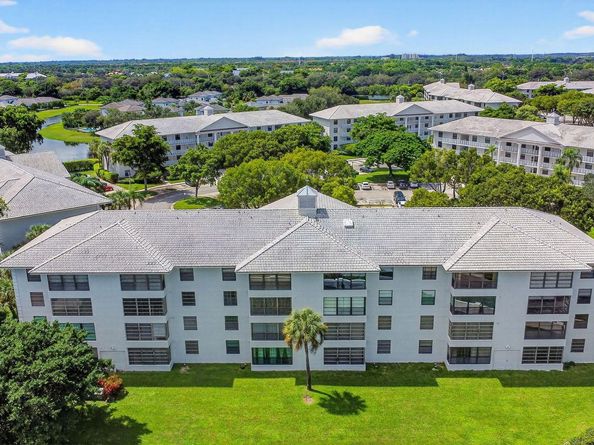 3516 Whitehall Drive 403, West Palm Beach FL 33401