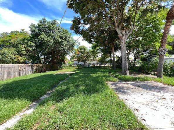 1360 10th Street, West Palm Beach FL 33401