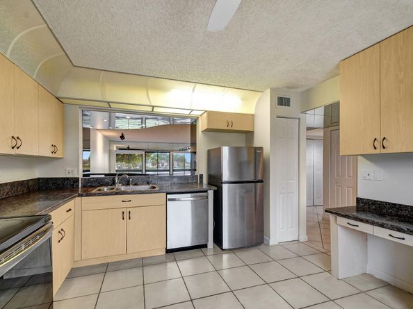 5519 Fairway Park Drive 202, Boynton Beach FL 33437