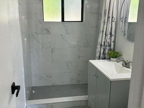 725 NW 1st Ct, Hallandale Beach FL 33009