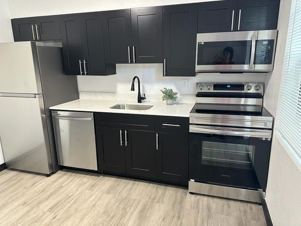 725 NW 1st Ct, Hallandale Beach FL 33009