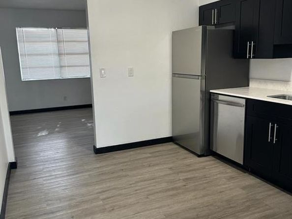 725 NW 1st Ct, Hallandale Beach FL 33009