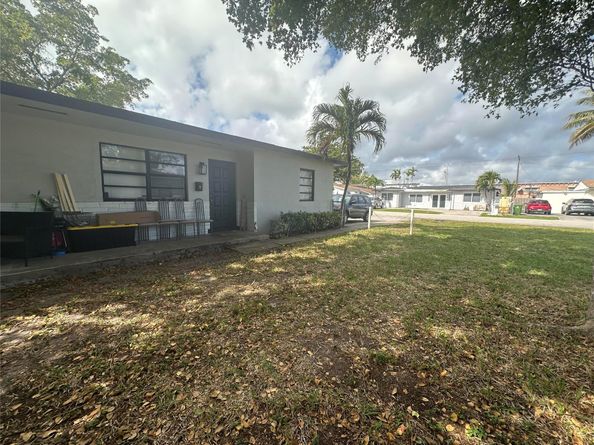 725 NW 1st Ct, Hallandale Beach FL 33009