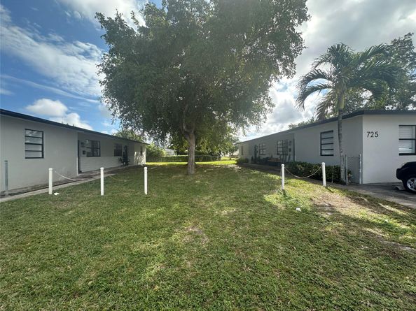 725 NW 1st Ct, Hallandale Beach FL 33009