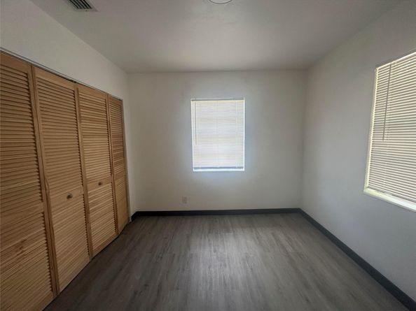 725 NW 1st Ct, Hallandale Beach FL 33009