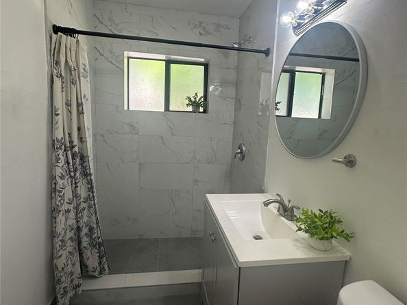 725 NW 1st Ct, Hallandale Beach FL 33009