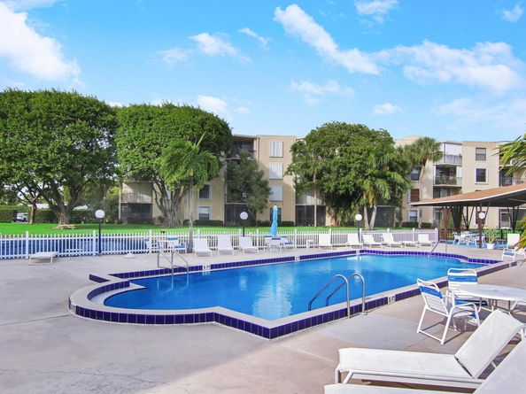 300 Waterway Drive S 407, Lantana FL 33462