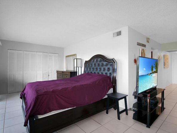 300 Waterway Drive S 407, Lantana FL 33462