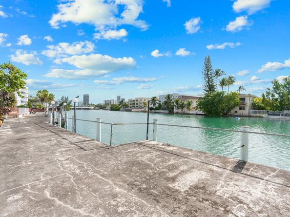 130 S Shore Dr A4, Miami Beach FL 33141