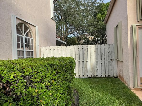 341 NW 153rd Ln, Pembroke Pines FL 33028