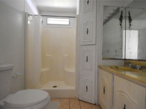 8608 SW 17th St, Davie FL 33324