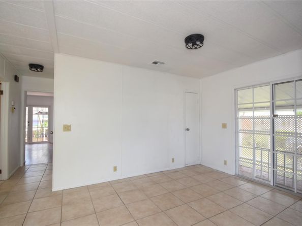 8608 SW 17th St, Davie FL 33324