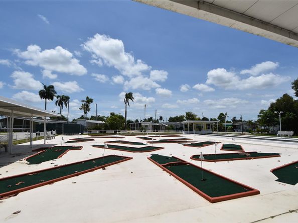 8608 SW 17th St, Davie FL 33324
