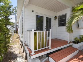 8608 SW 17th St, Davie FL 33324