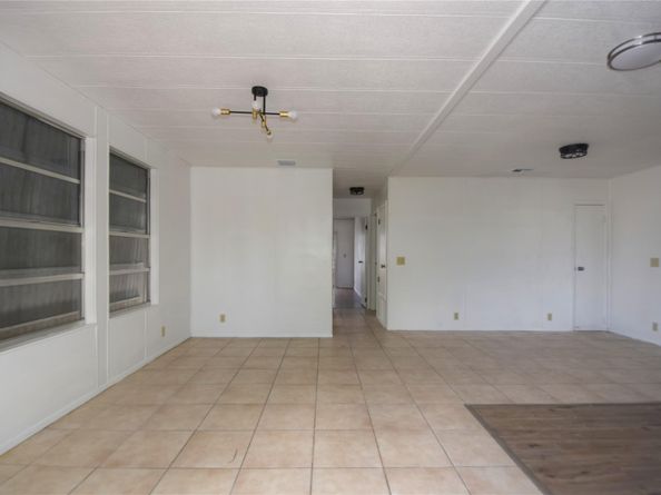 8608 SW 17th St, Davie FL 33324