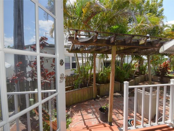 8608 SW 17th St, Davie FL 33324