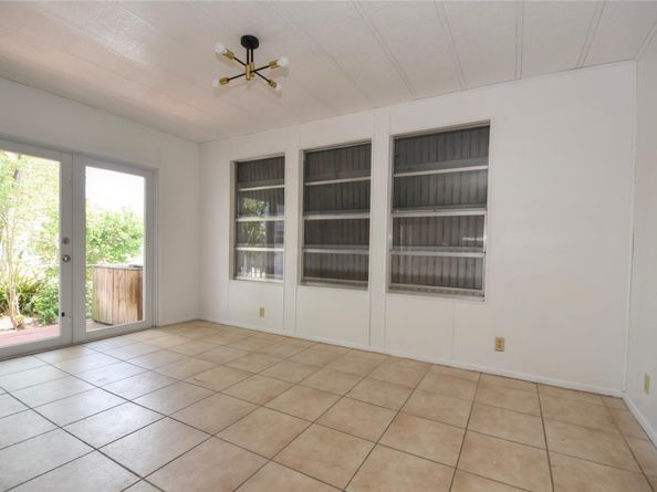 8608 SW 17th St, Davie FL 33324