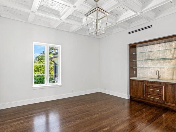 125 Via Vizcaya, Palm Beach FL 33480