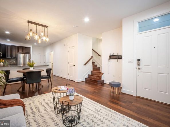 2215 Richmond Highway 101, Alexandria VA 22301