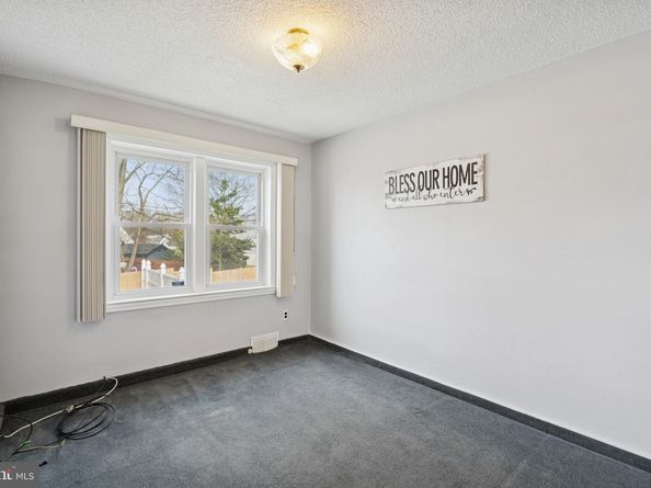 8613 Lykens Lane, Philadelphia PA 19128