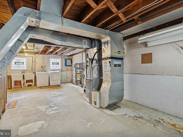 8613 Lykens Lane, Philadelphia PA 19128