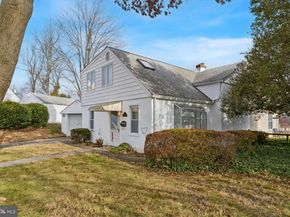 8613 Lykens Lane, Philadelphia PA 19128